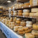 День сыроделов (National Cheesemakers Day) в США