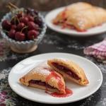 День вишневых слоек (National Cherry Turnovers Day) в США